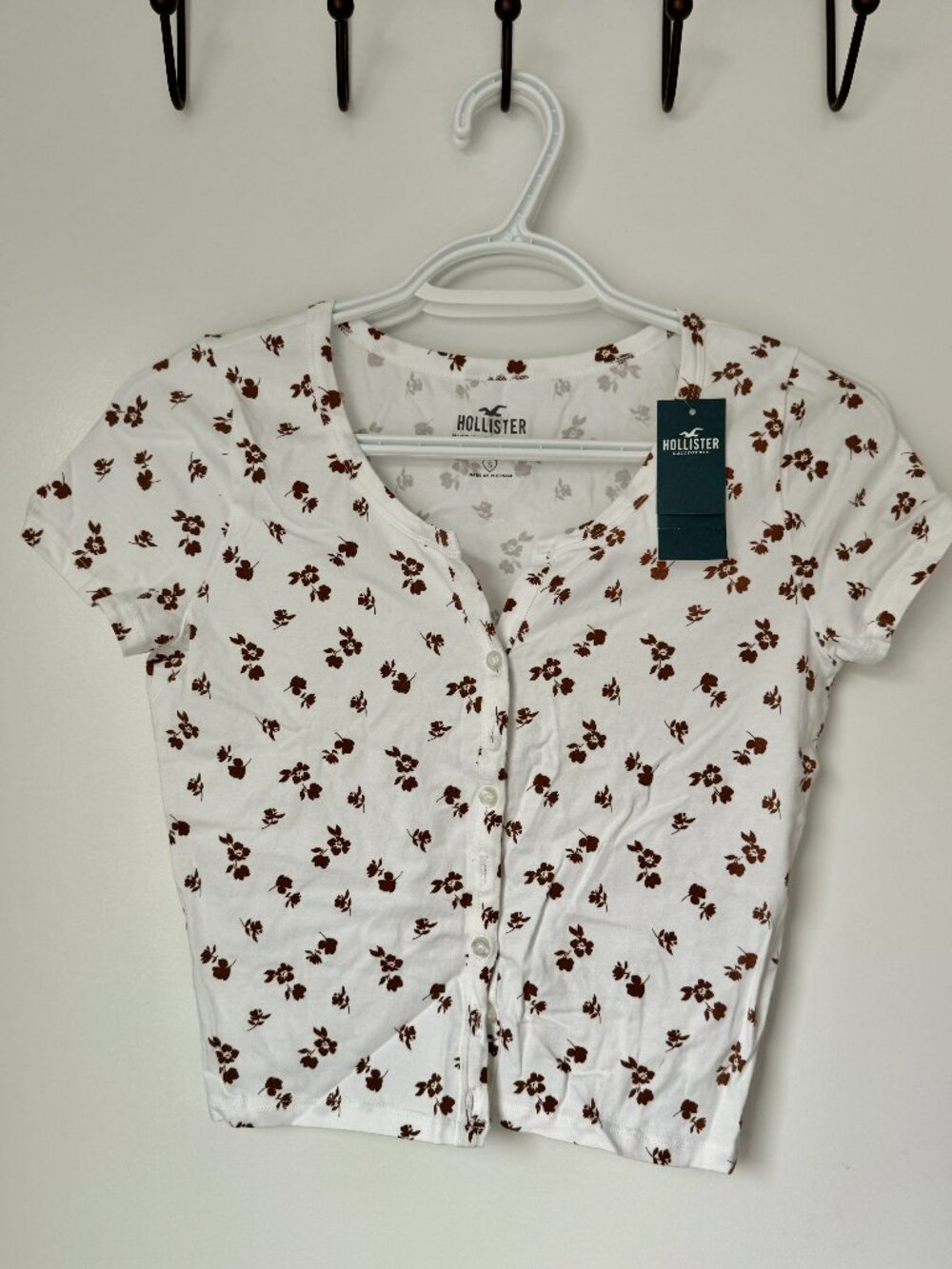 Hollister White Floral Short Sleeve Top Size S NWT
